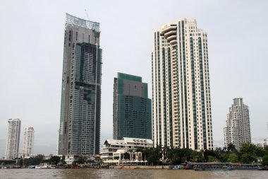 chao phraya Nehri üzerindeki binalar