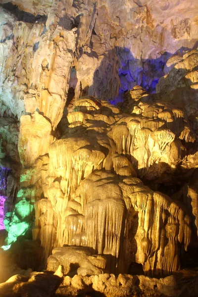 Mağara içinde ışıklar — Stok fotoğraf