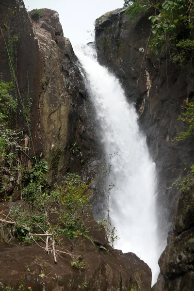 Khlong phlu vattenfallet — Stockfoto