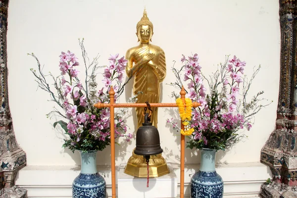 Goldener Buddha im wat yannawa — Stockfoto