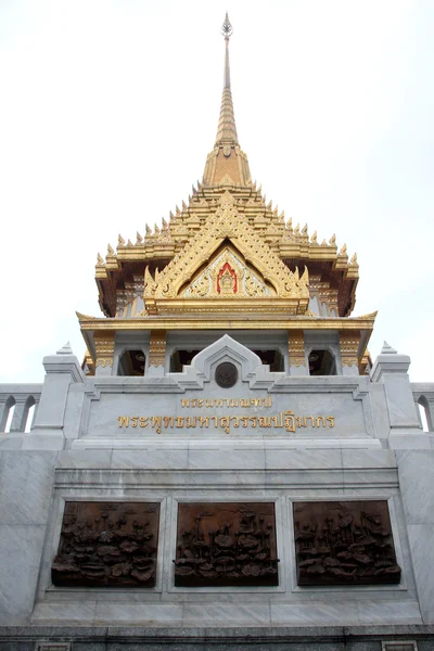 Altın stupa — Stok fotoğraf