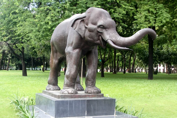 Bronzen olifant — Stockfoto