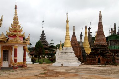 Altın stupas