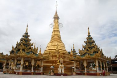 Altın stupa