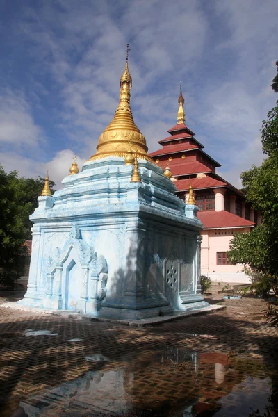 青い煉瓦 stupa — Stock fotografie