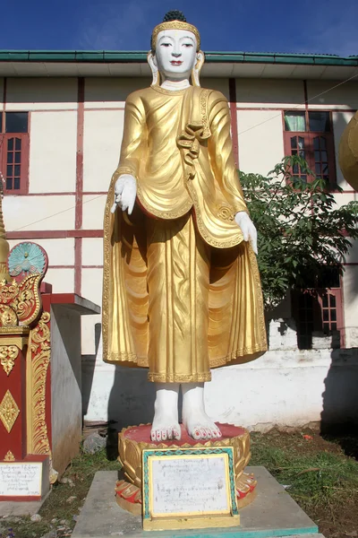 Stojący Budda — Zdjęcie stockowe