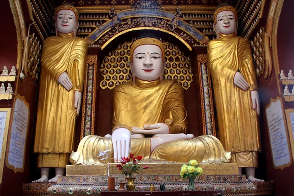 Buddhas in Mohnyin Thambuddhei Paya — Stock Photo, Image