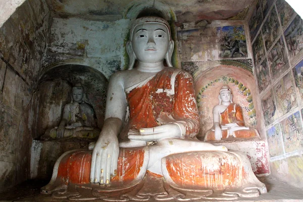 Budas em cavernas Hpo Win Daung — Fotografia de Stock