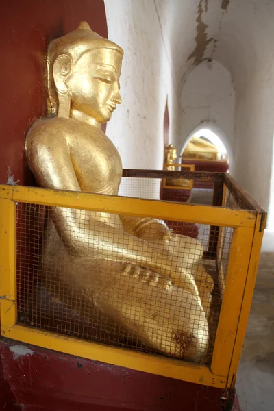 Bouddha dans Thatbyinnyu Phaya — Photo