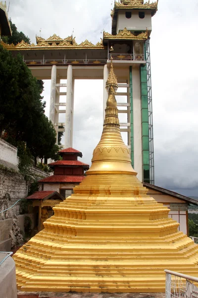 Golden stupa — Stock Photo, Image
