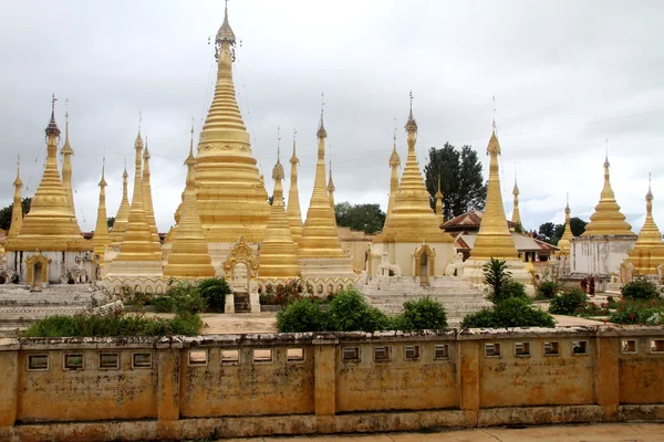 Golden stupas — Stock Photo, Image