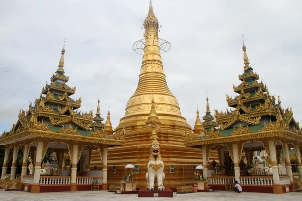 Złoty stupa — Zdjęcie stockowe