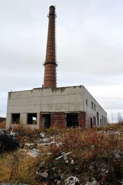 Заброшенная фабрика — стоковое фото
