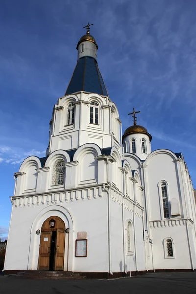 Новая белая церковь — стоковое фото