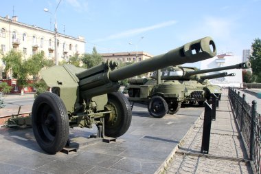 Russian guns and tanks