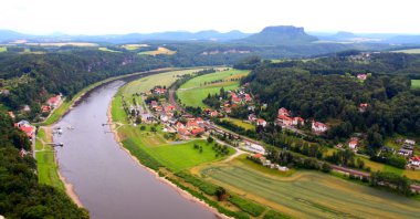 elbe üzerinden görünüm. Almanya