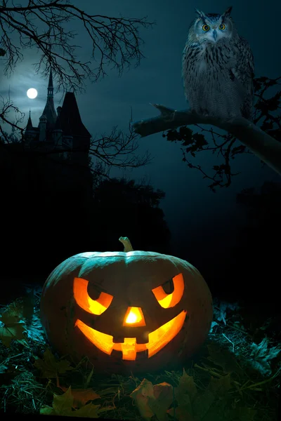 Abóbora assustadora no Halloween quase — Fotografia de Stock