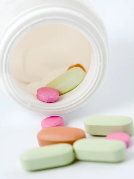 Algunas píldoras coloridas médicas —  Fotos de Stock