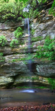Hidden Canyon - Starved Rock State Park clipart