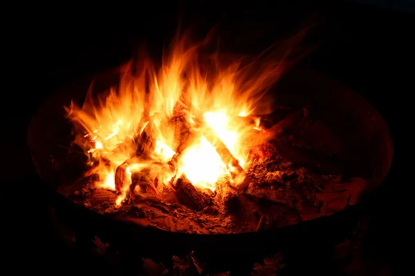Fogueira a arder — Fotografia de Stock