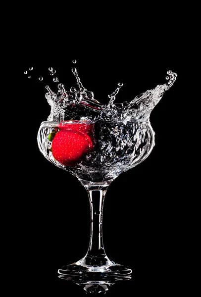Splashing strawberry — Stock Photo, Image