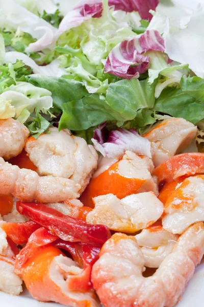 Crab salad, shrimp and lettuce — Stock Photo, Image