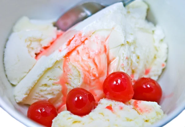 Замороженный йогурт или мороженое — стоковое фото