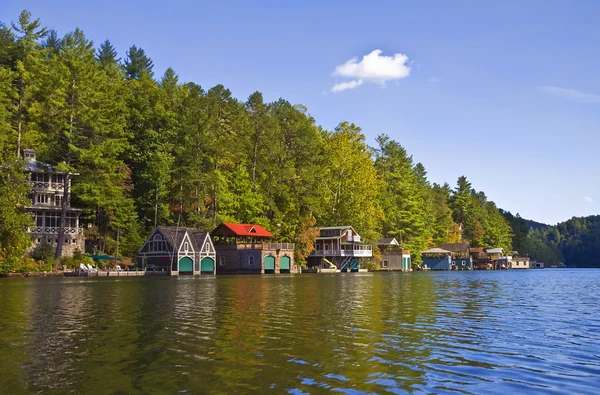 Krásné jezero shorline zobrazení — Stock fotografie