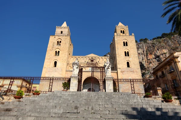 Katedralen-basilikan i cefalu, Sicilien — Stockfoto