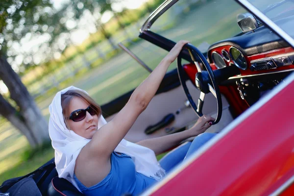 Young girl in cabriolet — Stock Photo, Image