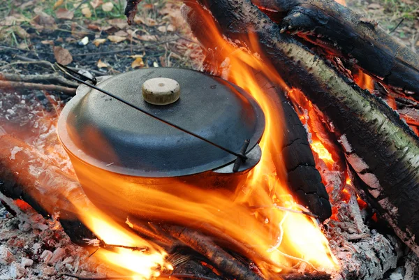 kamp ateşi ve pot