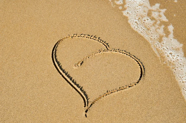 在沙滩上的心 — 图库照片