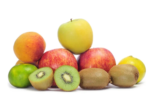 Jablka, mandarinky, broskve a kiwi — Stock fotografie