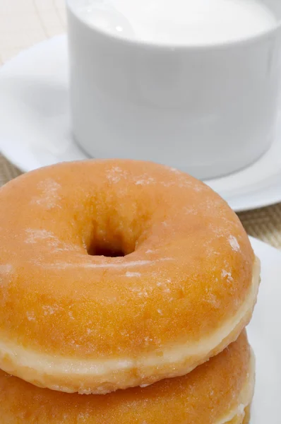 도넛과 우유 — 스톡 사진