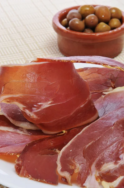 Serrano ham and olives tapas — Stock Photo, Image