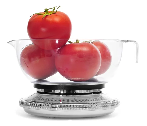 Tomates em uma escala de cozinha — Fotografia de Stock