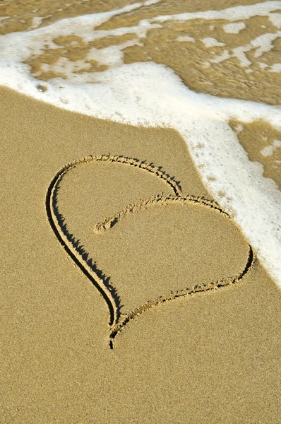砂の中の心臓 — ストック写真