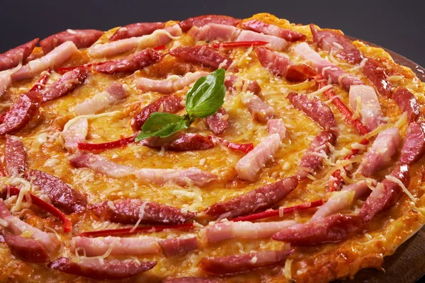 Pizza salam pastırma