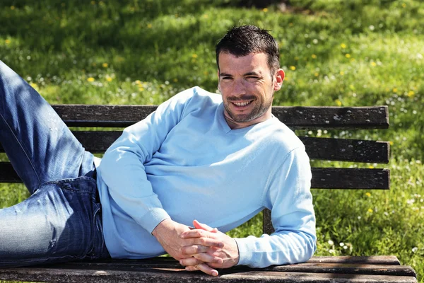 Relaxed on a bench — Stock Photo, Image