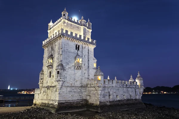 Wieża belem w nocy — Zdjęcie stockowe