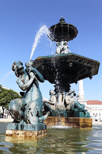 Fontanna na placu rossio w Lizbonie — Zdjęcie stockowe