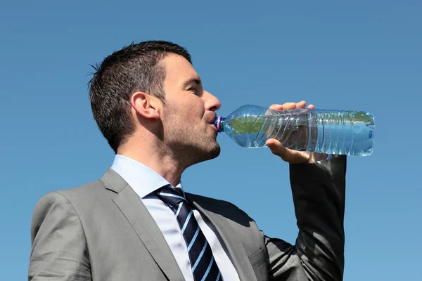 Água e homem de negócios — Fotografia de Stock