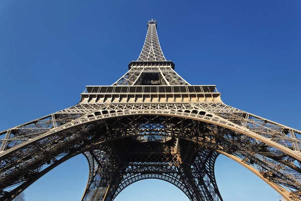 Unter dem Eiffelturm — Stockfoto