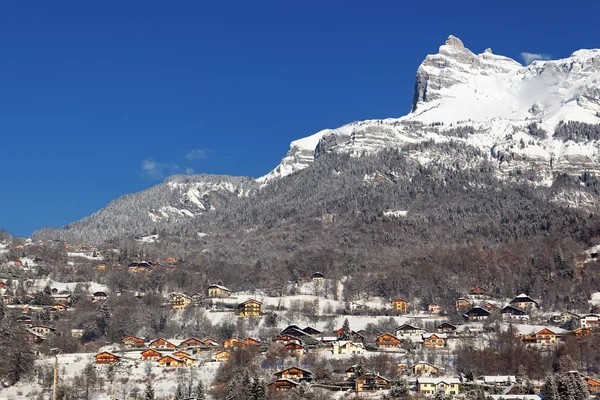 Estación de montaña en los Alpes —  Fotos de Stock