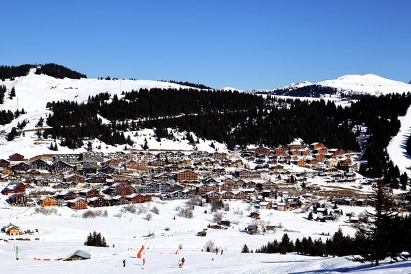 Kışın dağ köyü — Stok fotoğraf