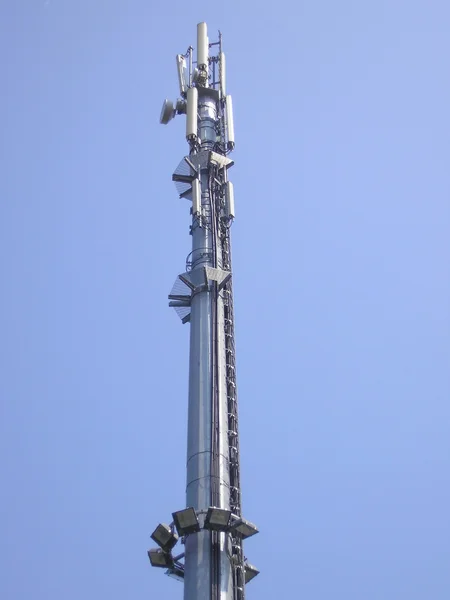 Телекомунікаційна вежа повітряні — стокове фото