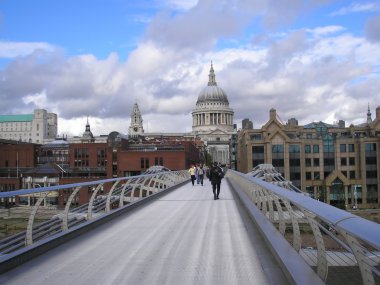 Saint paul Kilisesi ve millennium Londra köprü