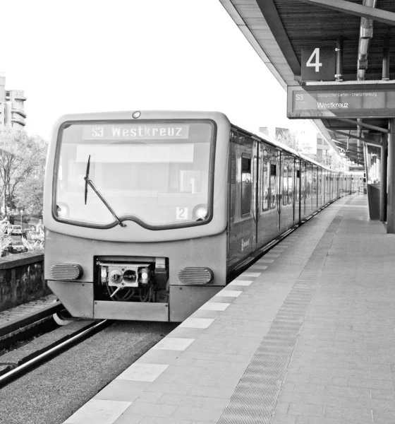 Поезд метро — стоковое фото