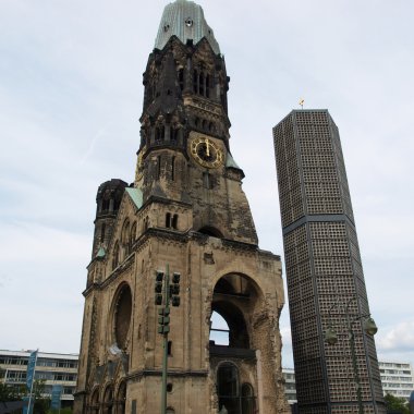 bombalanan kilise, berlin