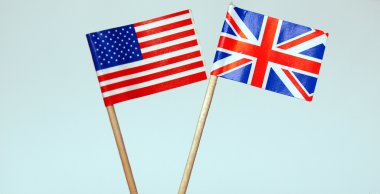 İngiliz ve Amerikan bayrakları